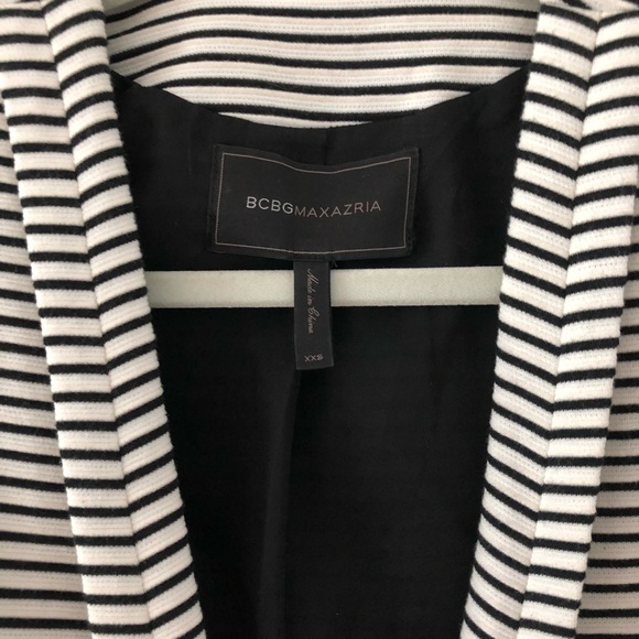 Cropped Black and white striped blazer - Picture 3 of 4